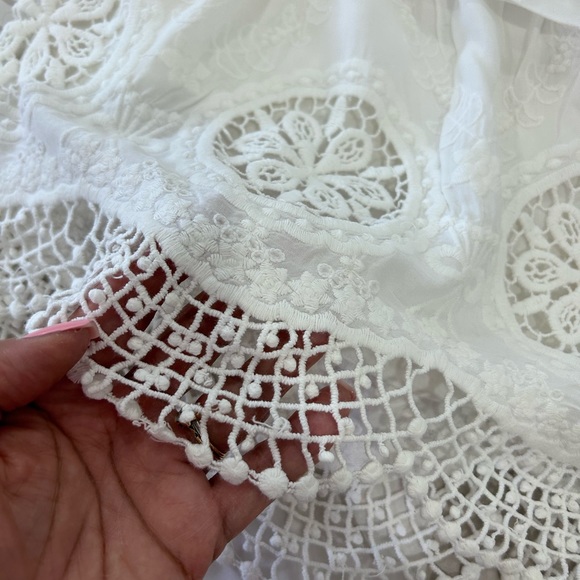 💰PRICE ⬇️ 
 BCBGMAXAZRIA • White Eyelet/ Off or On The Shoulders Top • sz Med - Picture 6 of 12